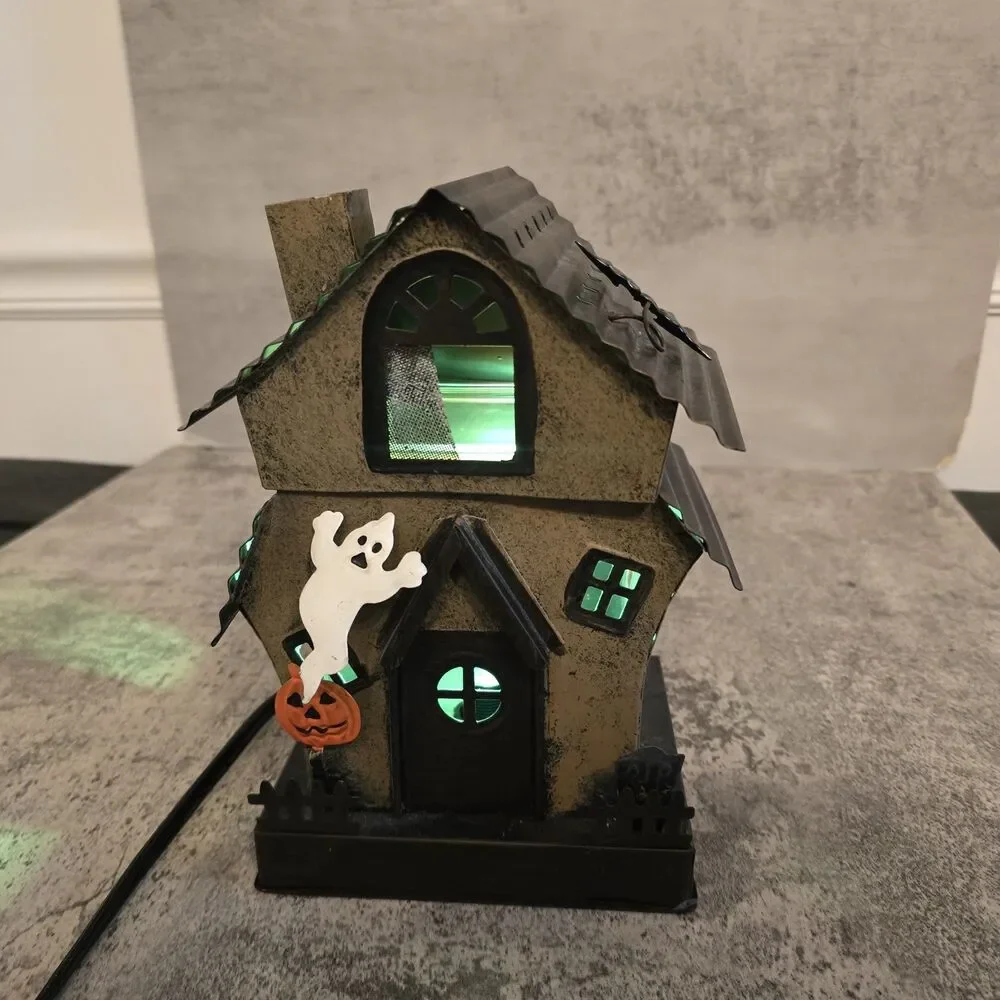 Scentsy MANIC MANSION Wax Warmer Light Up Metal Haunted House Halloween